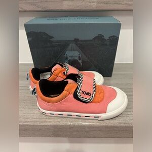LIKE NEW TOMS Doheny Shoes/sneakers. Toddler size 8